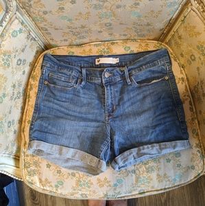 Classic Levi roll up cuff jean shorts. Medium wash